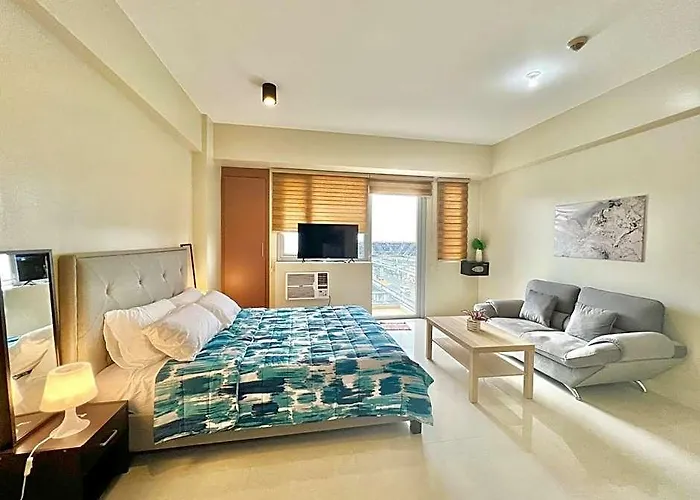 Hotel Luxury Condotel Across Naia Airport 4*
