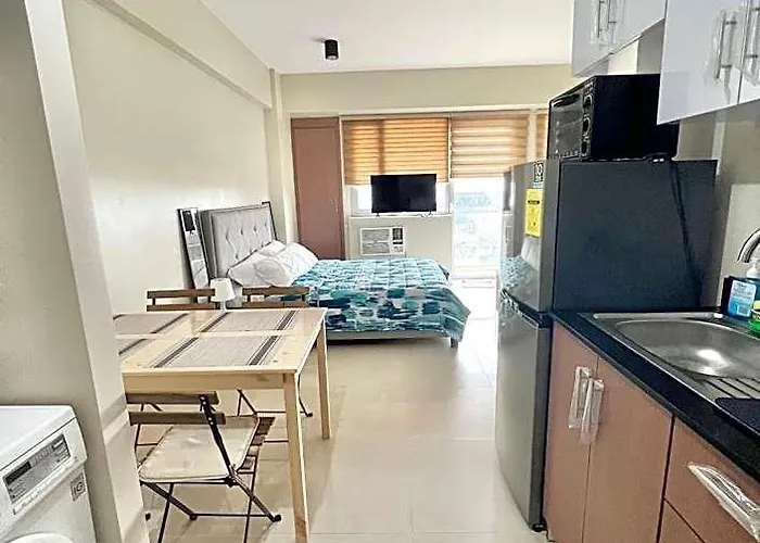 Hotel Luxury Condotel Across Naia Airport 4*