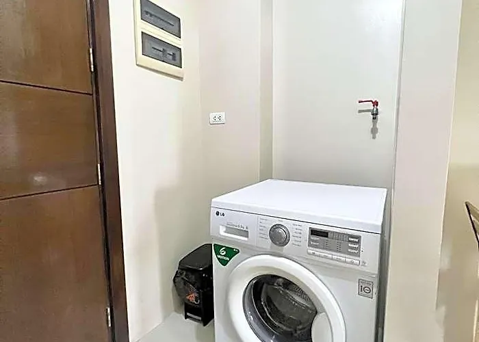 Hotel Luxury Condotel Across Naia Airport 4*